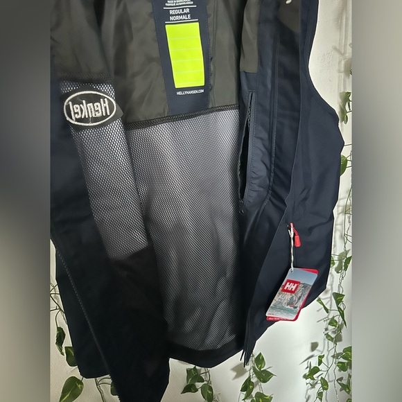 Helly Hansen Black Vest with Red Accents - Picture 11 of 15